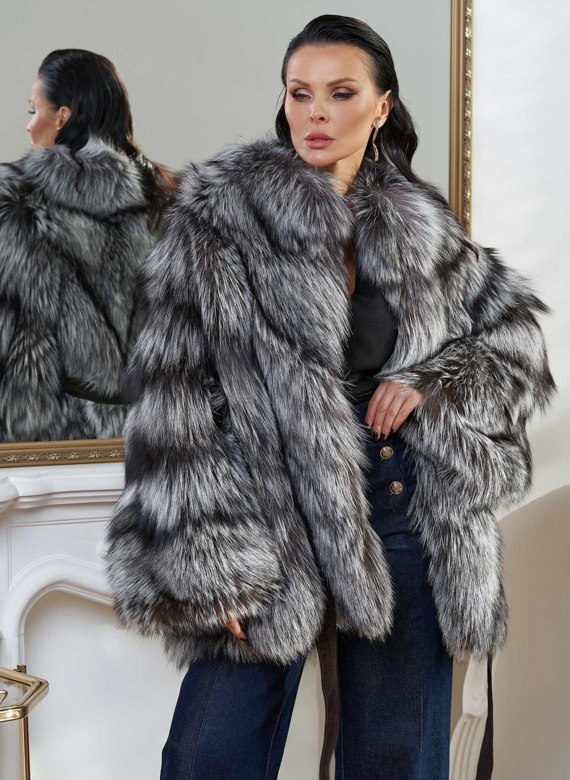 Шуба из меха финской серебристой лисы