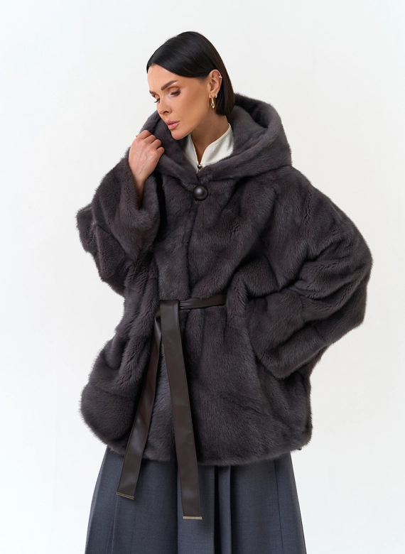Женская шуба из меха норки с капюшоном фото