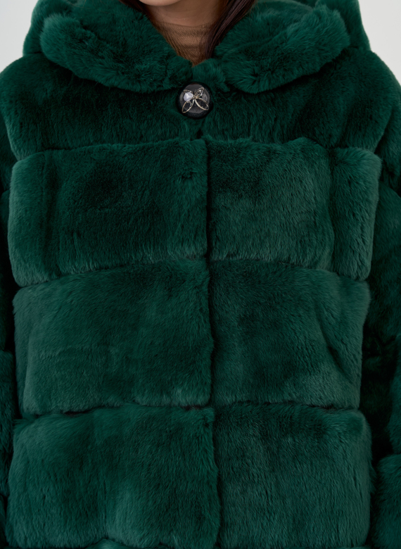 Шуба из меха кролика с капюшоном