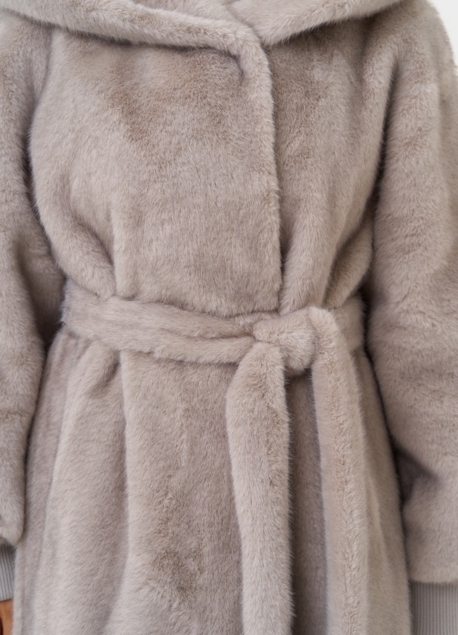 Женская шуба из эко меха с капюшоном модель № 31232 универмаг малина