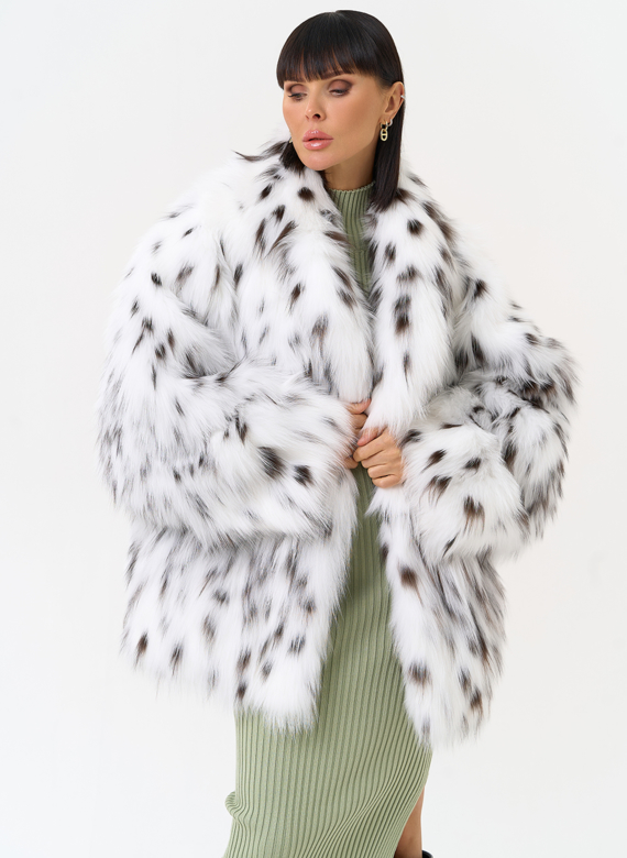 Белая шуба из меха лисы с поясом