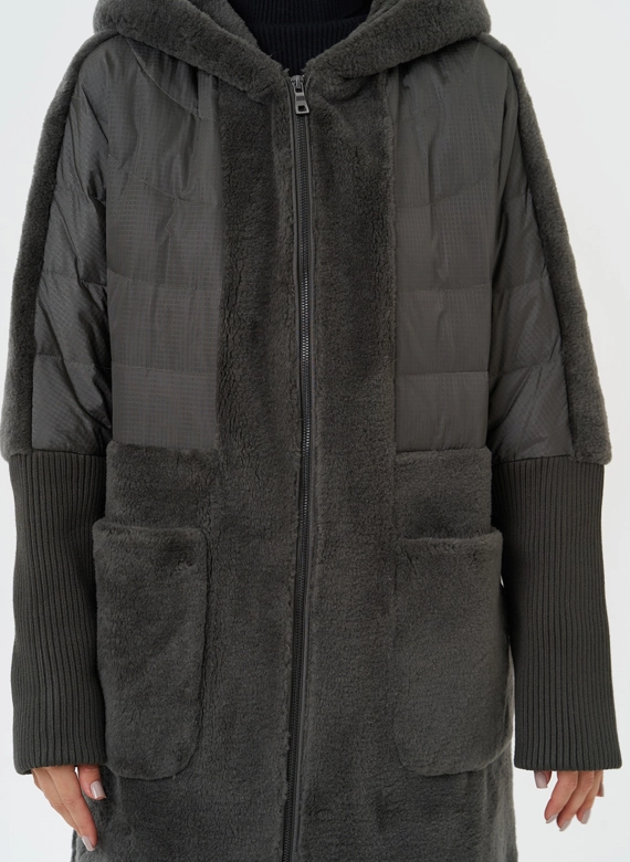 Женское утепленное пальто с капюшоном