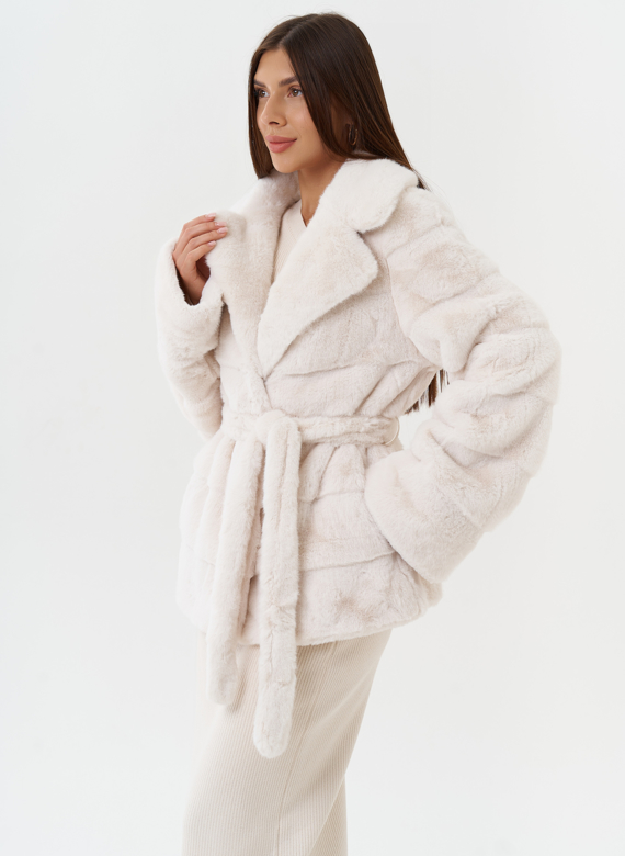 Короткая шуба из эко меха с английским воротником