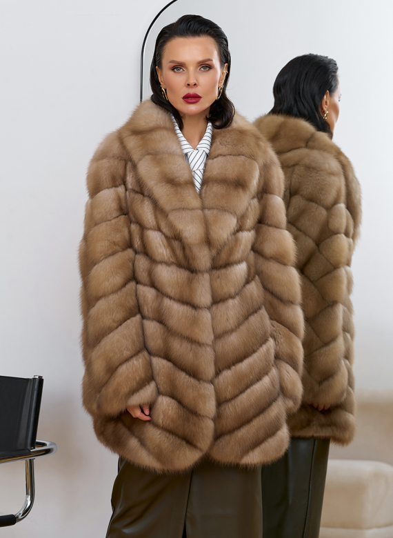 Женская шуба из куницы с воротником шаль