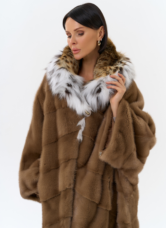 Шуба из меха норки с капюшоном из меха рыси
