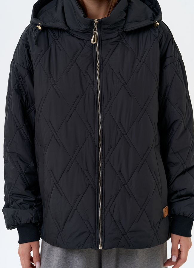 Женская куртка с капюшоном в черном цвете модель № 31390 универмаг малина