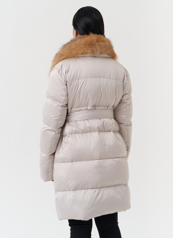 Женский пуховик с отделкой из меха лисы