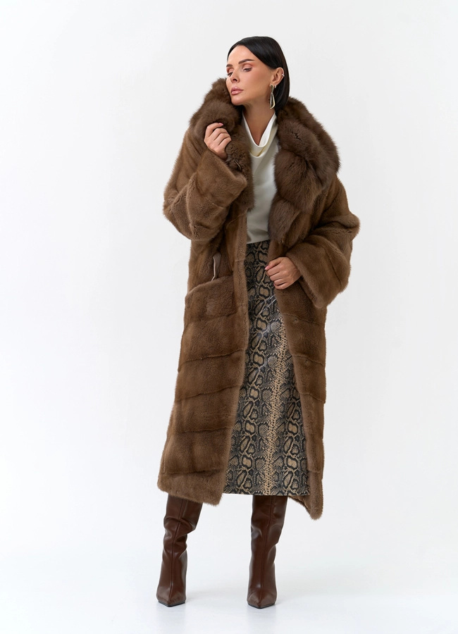 Шуба из меха норки с капюшоном из меха куницы модель № 33705 универмаг малина