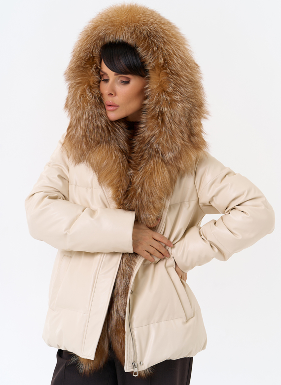 Женский пуховик из эко кожи с отделкой из натуральной лисы